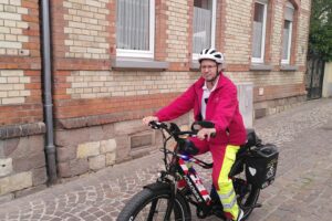First Responder Bike in Eltville auf der Straße mit Sanitäter