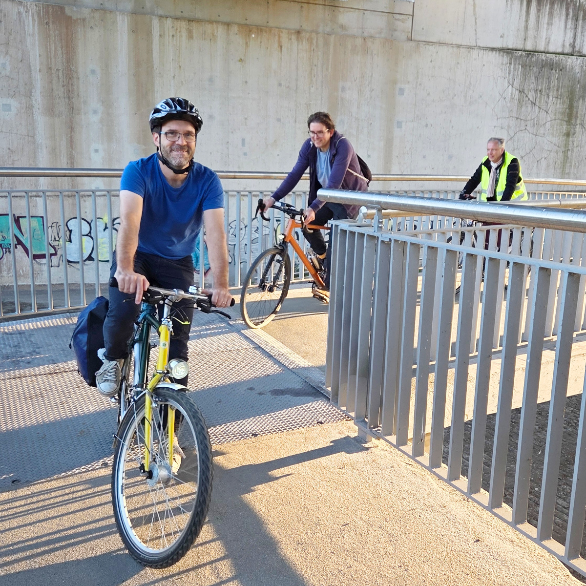 Fröhlich wurde am 12. September die Überfahrt über das neu installierte Schleppblech - und über die gesamte, wunderschöne Brücke zwischen Mainz und Wiesbaden geprobt!