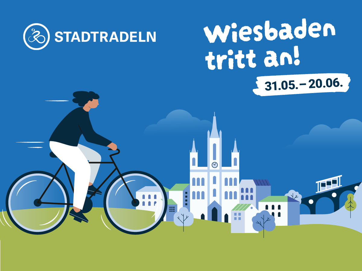 Viele Radfahrende vor dem Hauptbahnhof Wiesbaden